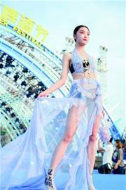 时尚秀场大美绽放“时尚青岛·啤酒文化时装秀”在金沙滩啤酒城上演视觉盛宴