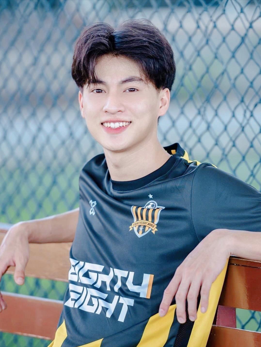 足球少年糕卡娜：热爱足球的他快乐无比