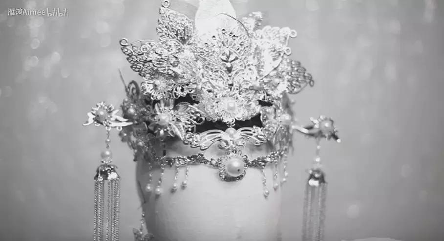 护士小姐用5毛钱的易拉罐，随手一剪猛翻千万倍，网友：手艺牛逼