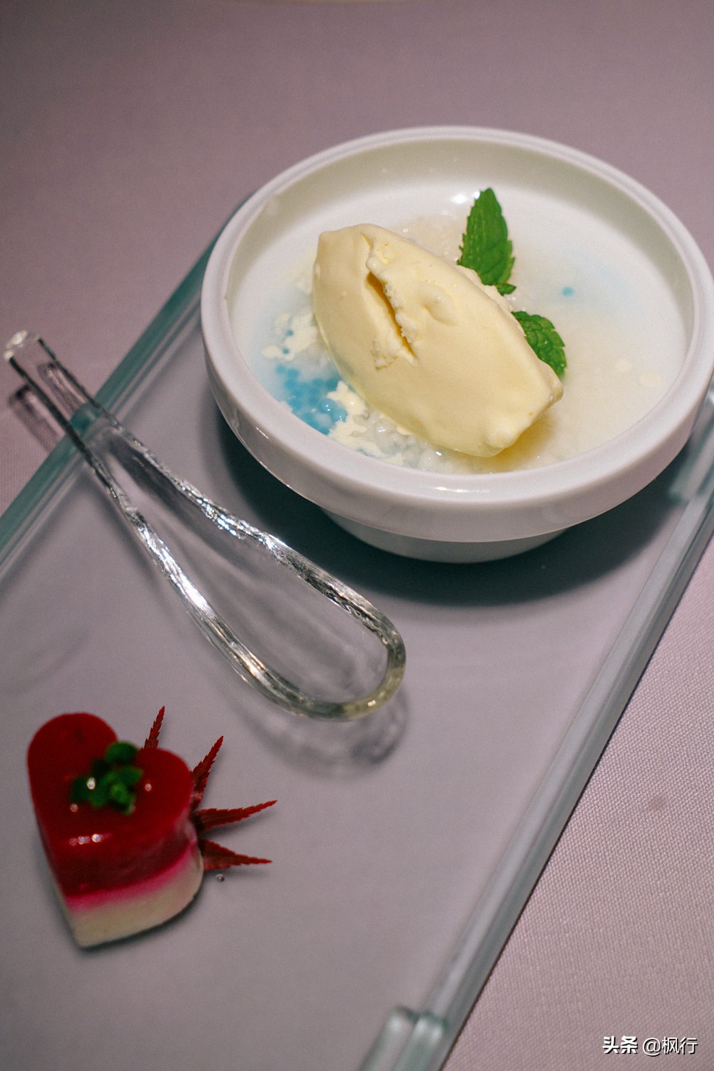 这家北京二环内的粤菜馆，装修获大奖，松板肉、乳鸽、罗氏虾惊艳