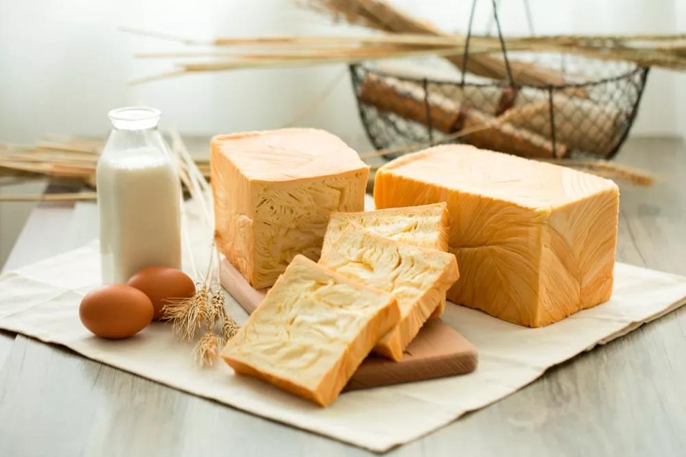 为什么吐司要发得比普通面包大,吐司和普通面包有什么不一样