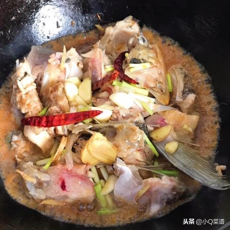 干锅鱼头家常做法简单又好吃,干锅鱼头的做法大全图解窍门
