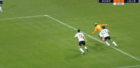 武汉卓尔点球,卓尔禁区内手球