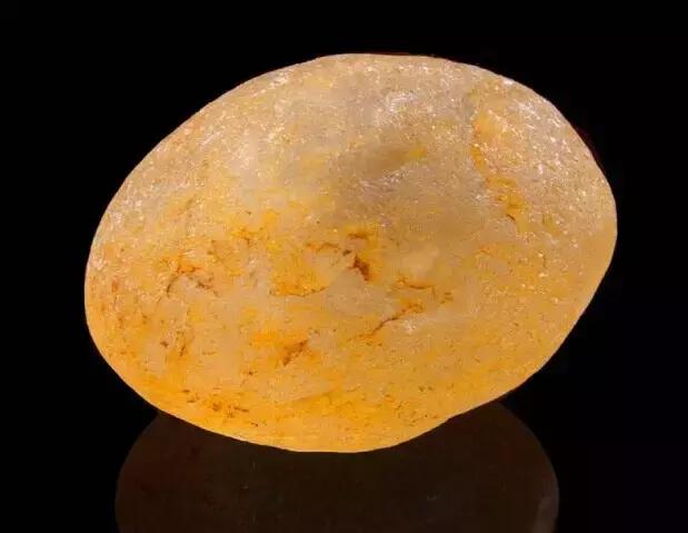 见惯了宝玉石，它的原石长啥样？有些毫不起眼，捡到千万别丢……