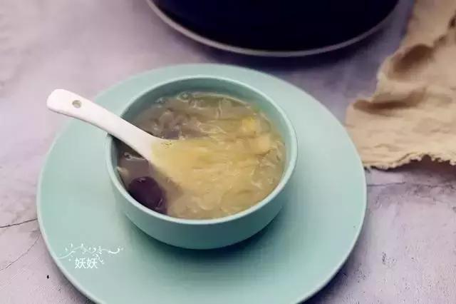 怎样煮银耳汤好喝又不粘稠,如何炖银耳汤才能软糯
