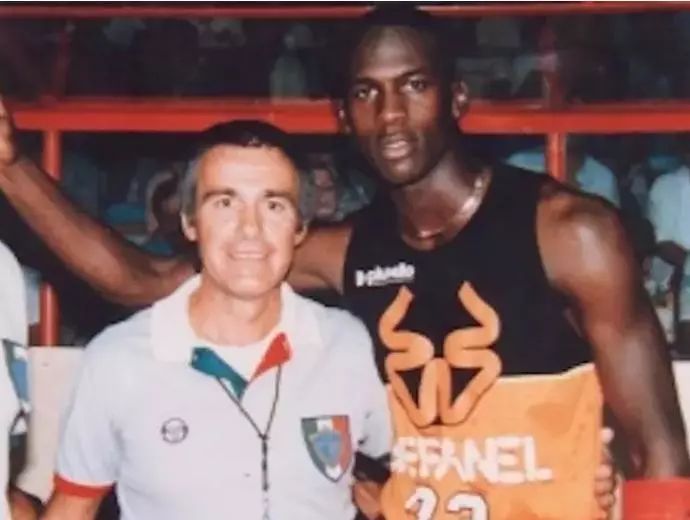 aj1穿上后小蛮腰,当我第一次穿上aj1