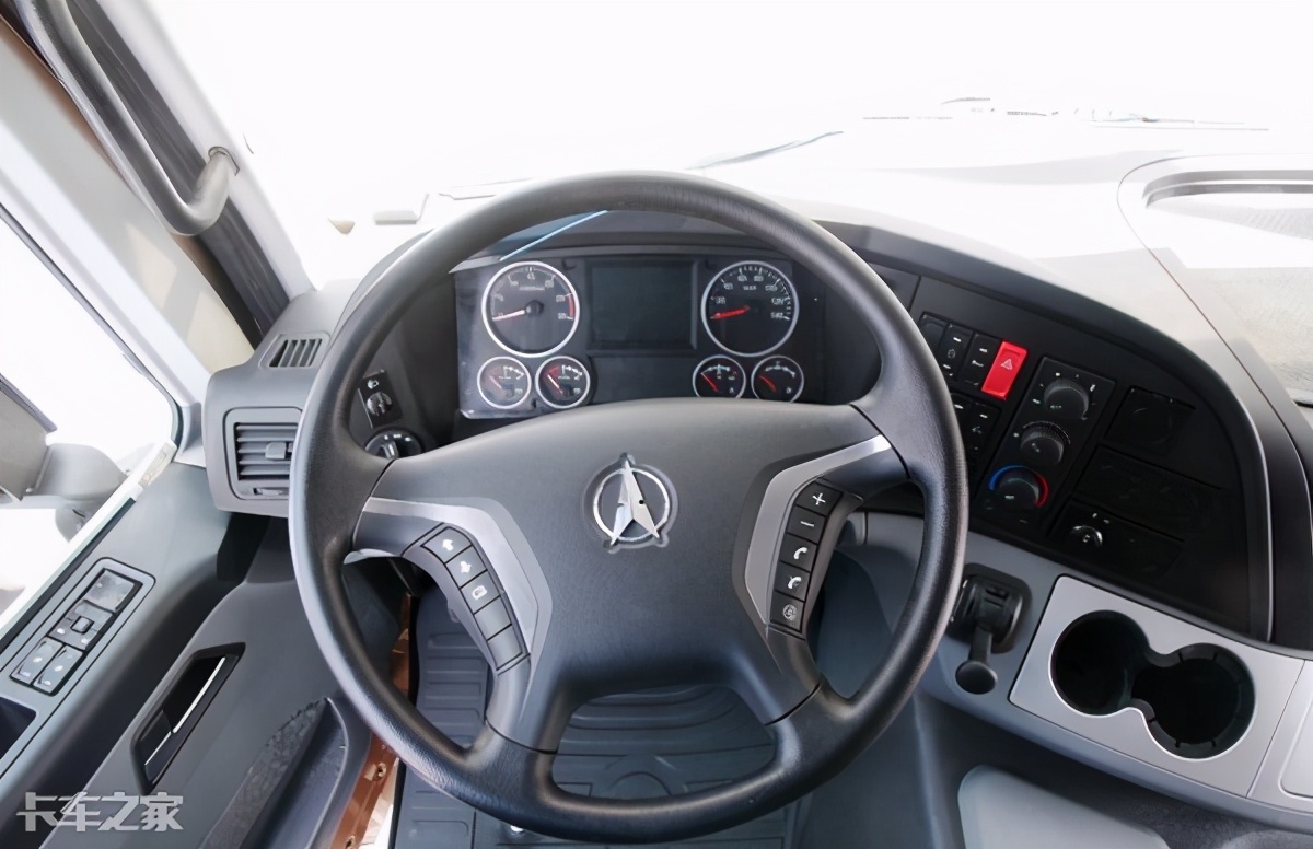 北奔重卡牵引车自重多少斤,北奔v3重载版前四后八自卸车