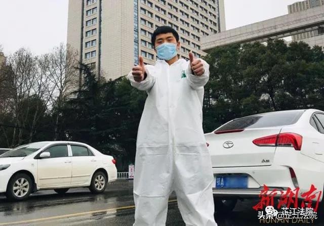 疫线风采疫情中的最美坚守 (绽放战疫青春疫情防控)