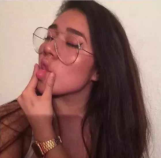 超详细干货|游泳池里到底用什么手法才能不脱妆?