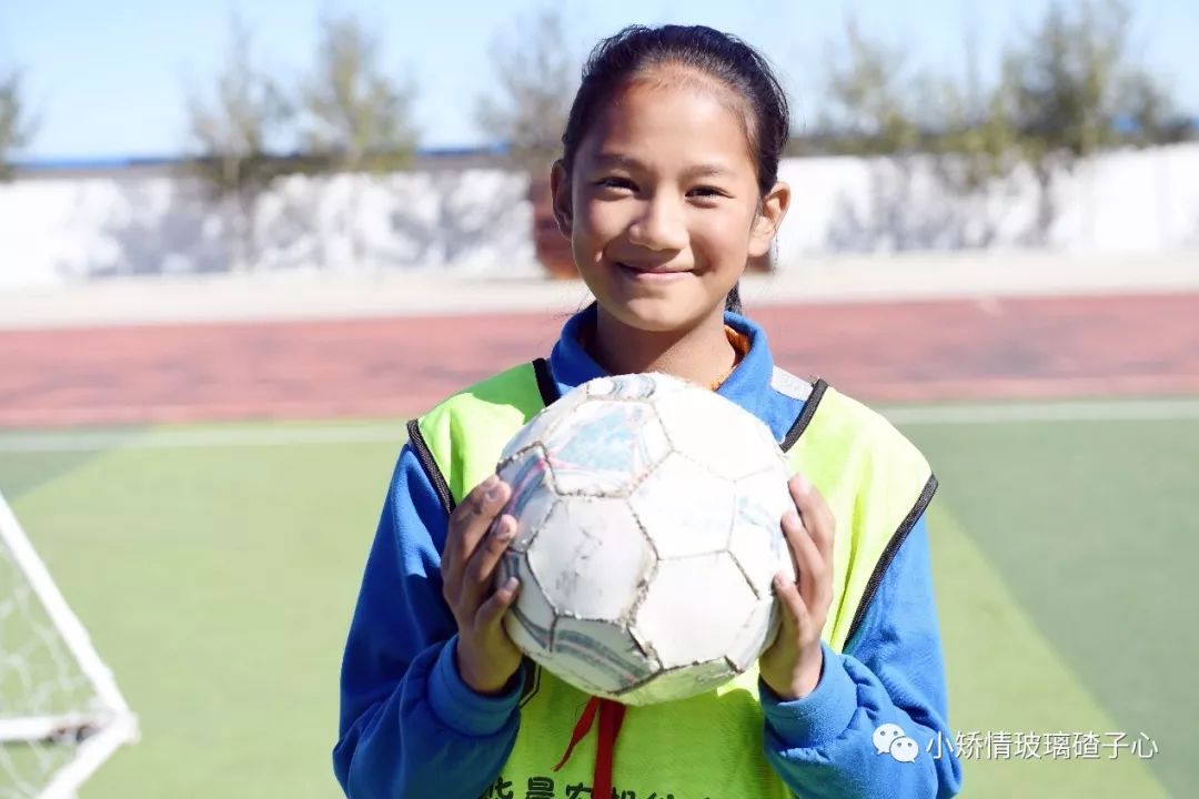 两天筹满300万!千万网友为“足球女孩”暴走