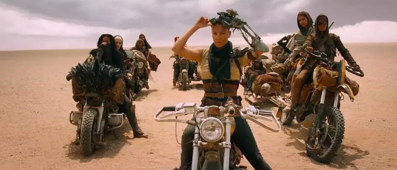 《狂暴之路》：疯狂高燃的动作电影背后，竟是女权的涅槃重生