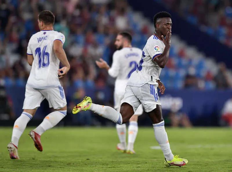 22-23赛季欧冠小组赛赛程对阵,欧冠小组赛第6轮首日战报半全场