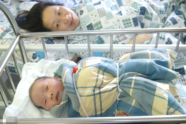 产后宫缩疼得厉害怎么缓解,产后宫缩痛到腰痛站不起来