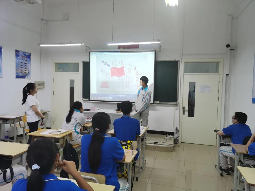 向祖国致敬手抄报一年级,向伟大祖国致敬手抄报内容