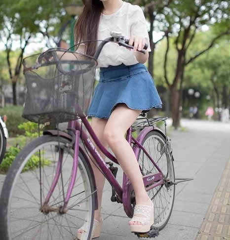 妻子买新内衣遭毒打,男子在妻子内衣投毒