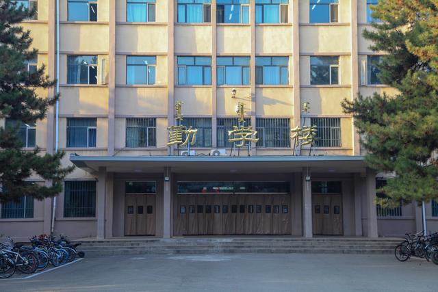 内蒙古的“土豪”大学,是一所省部共建高校,校园风景四季美如画