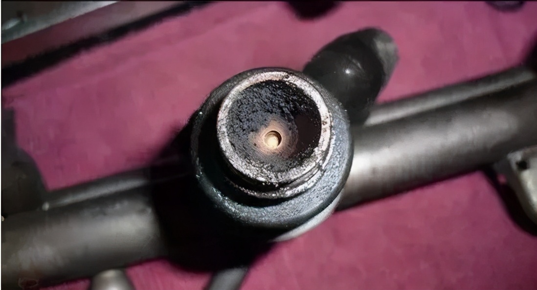 清洗喷油嘴和清洗积碳是一回事吗,发动机喷油嘴有必要清洗吗