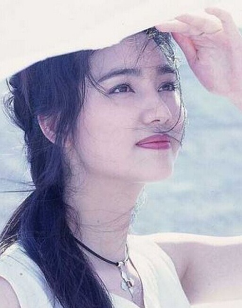 45岁李玟为讨好富豪老公欢心,李玟曾饱受离婚困扰