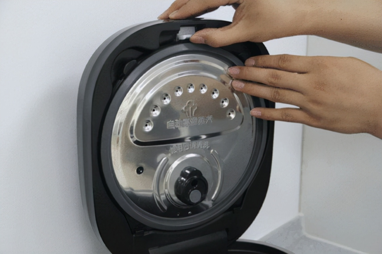 厨房去除重油污的最佳方法,厨房油污太重怎么去除最好方法