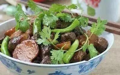 洋葱牛肉胡萝卜菜心炒饭,土豆莴笋胡萝卜小油菜菠菜