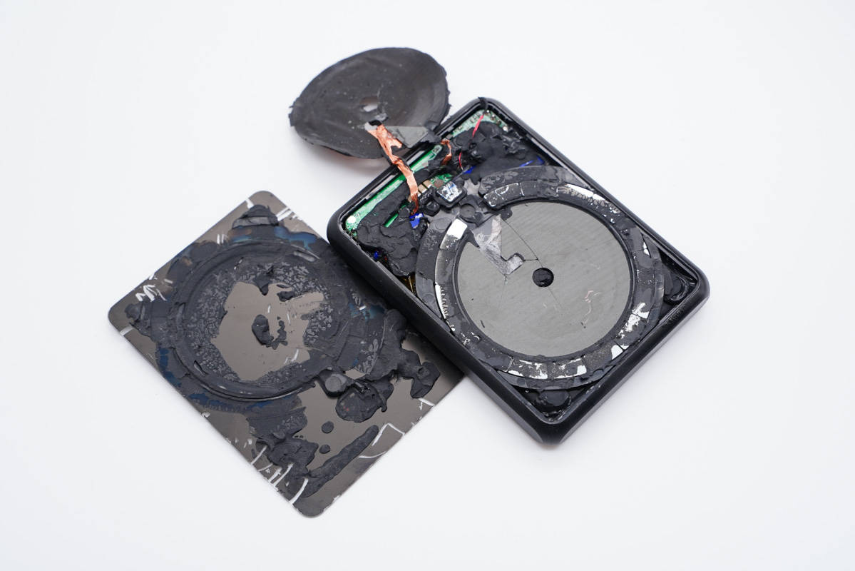 苹果充电宝无线磁吸原装拆解,苹果充电宝无线磁吸拆解