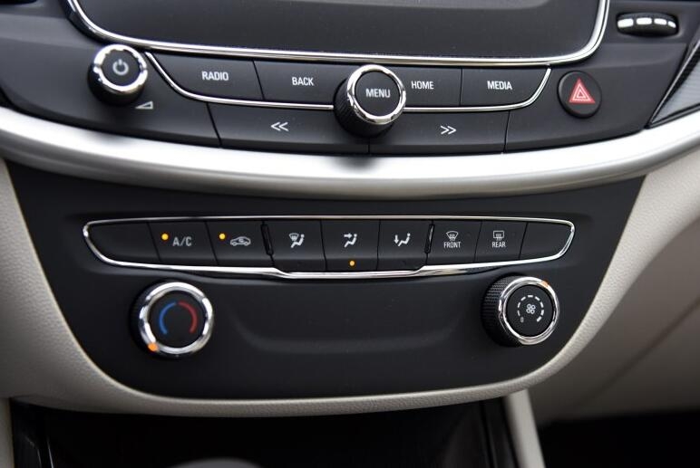 车长超4米7油耗仅6.3L的合资*级A**车3年车龄的别克威朗6万多值吗