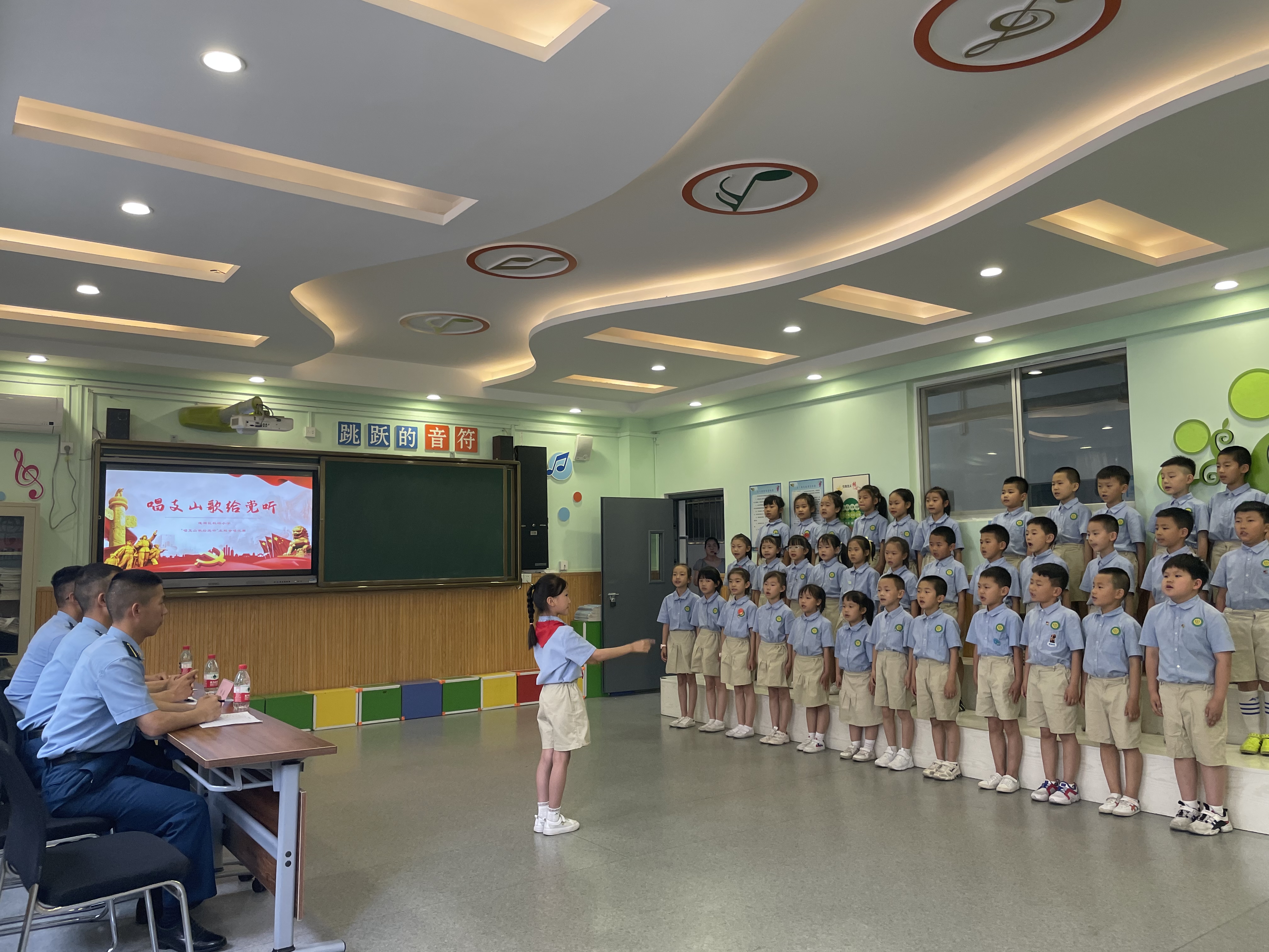 六一儿童节小学表演节目童心向党,我把歌声献给党舞台剧