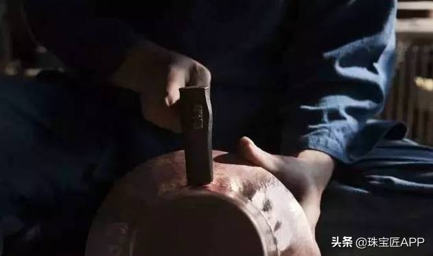 越王古法黄金和老铺黄金哪个好,古法黄金999和古法黄金9999的区别