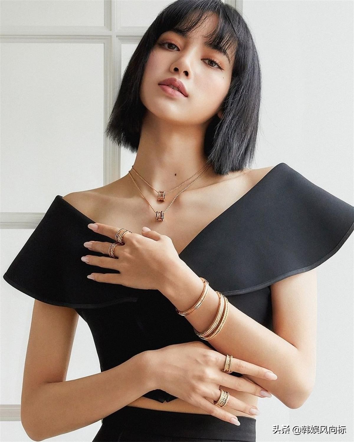 BLACKPINKLisa的这身宝格丽服装，需要花费多少钱？