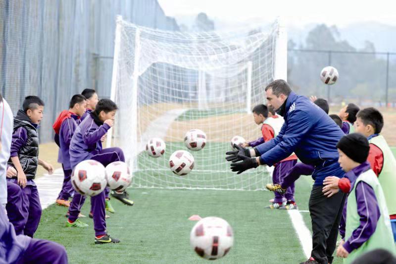 许家印大手笔投入探索青训成功之路打通培养足球明星的“最后一公里”
