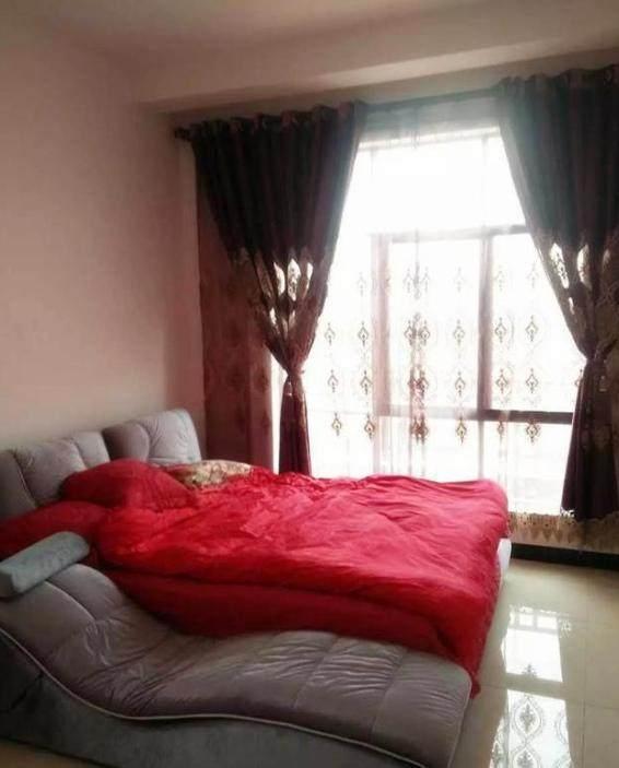 同学老家的别墅视频,同学家农村别墅