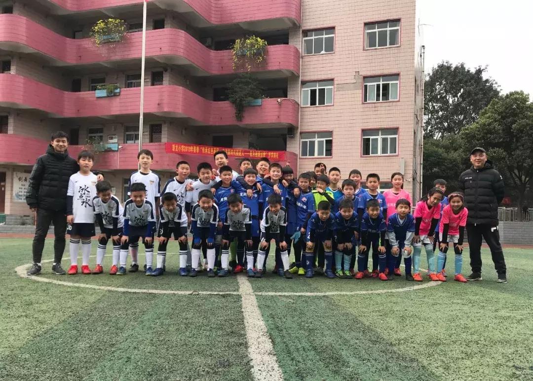 脚下过才叫真本事新希望俱乐部足球小将们出击!