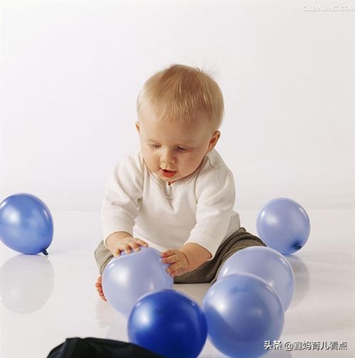 半岁宝宝，视听发育已经接近成人，宝妈竟然这么做。