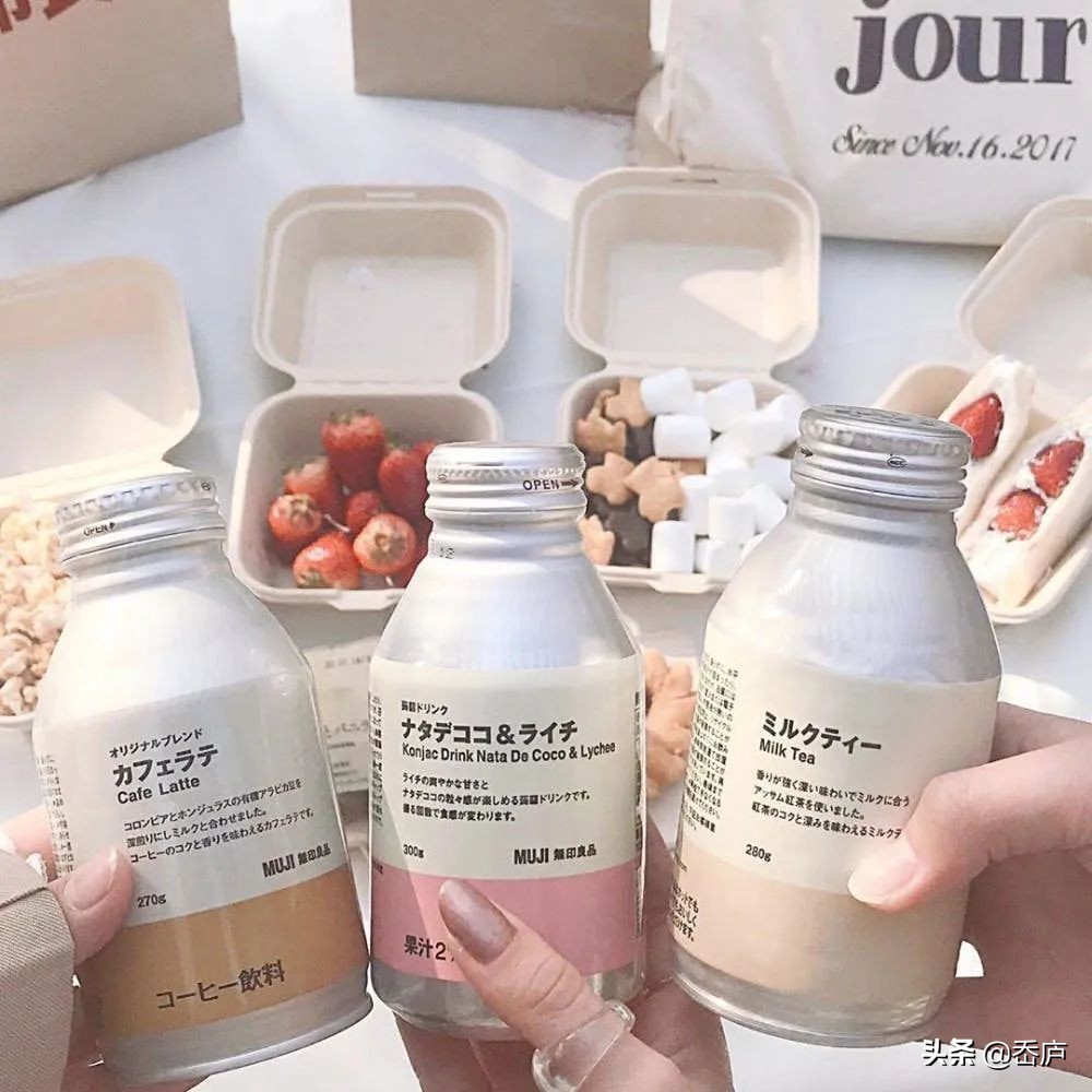 星巴克魔幻美人鱼、MUJI色卡饮料、复刻名画的甜品，让你一秒入夏