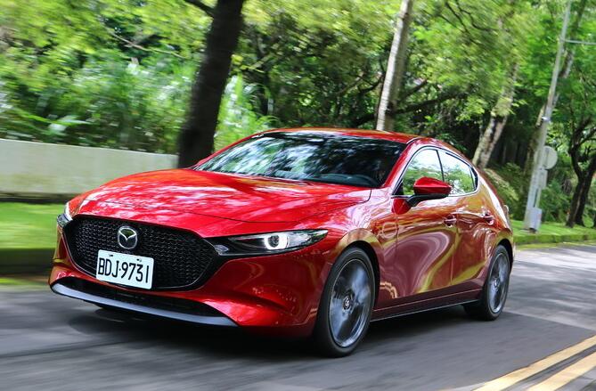 卡罗拉马自达3,马自达3好还是卡罗拉好