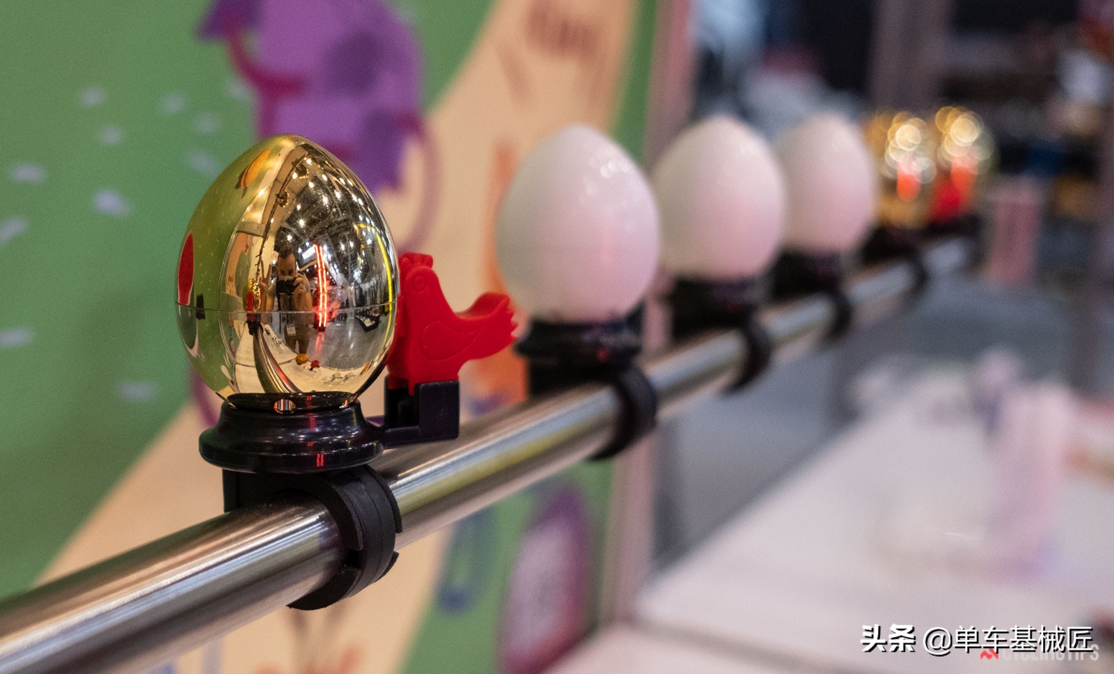 这是飞机，这是鸟……不，这是一个无压迫感的自行车车座