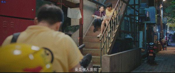 雷佳音致敬外卖员,在一起雷佳音和外卖小哥片段