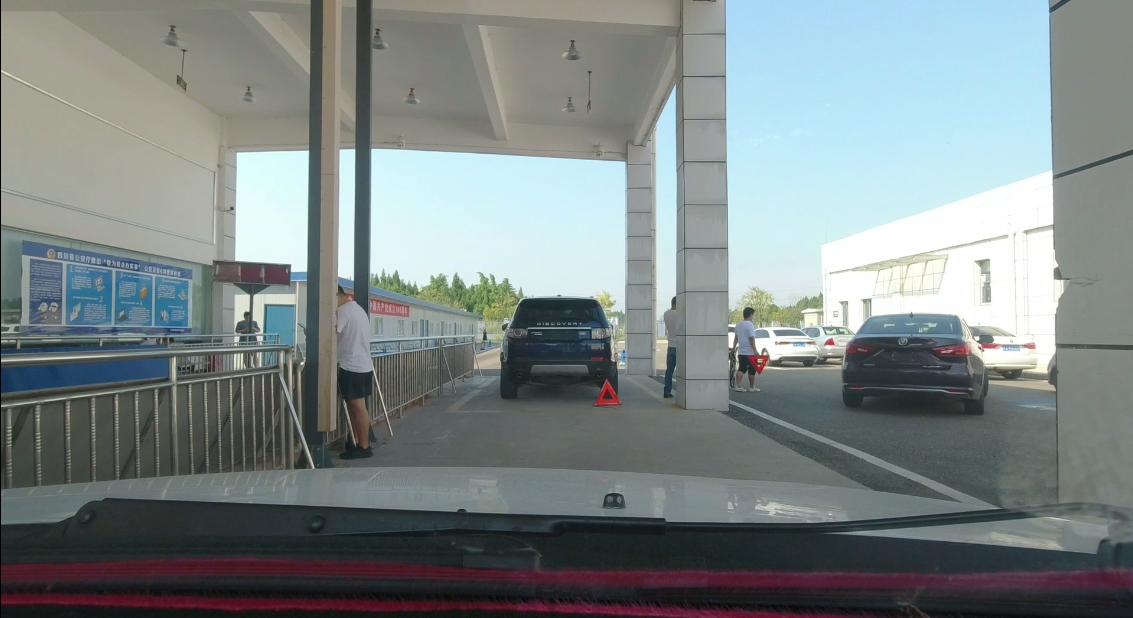 轿车加装行李架会漏雨吗,轿车加装车顶行李架牢固吗