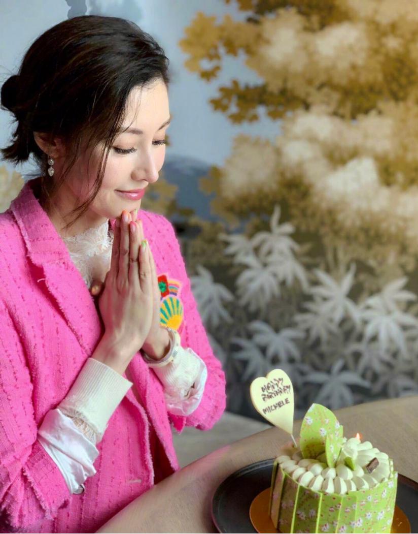 李嘉欣贵妇装扮太惊艳,李嘉欣蕾丝内搭