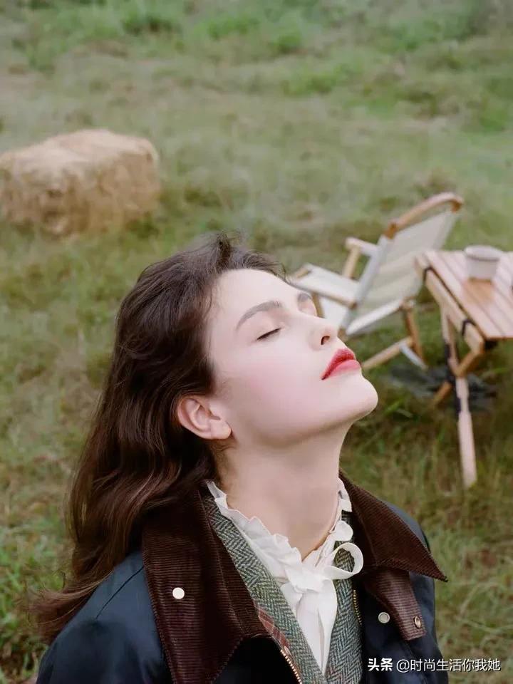 女人穿的外套有气质的质量最好的,女生外套有这几件就够了