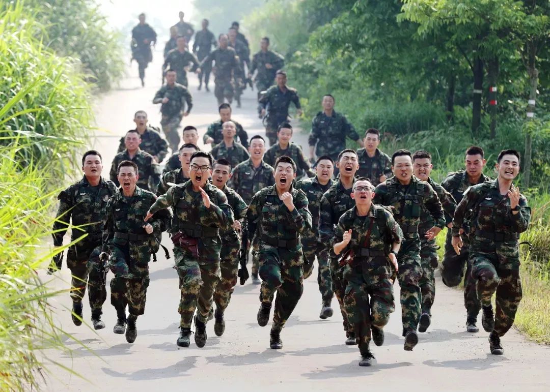 【起床号】11月22日，早安！歌曲《永远的兄弟》