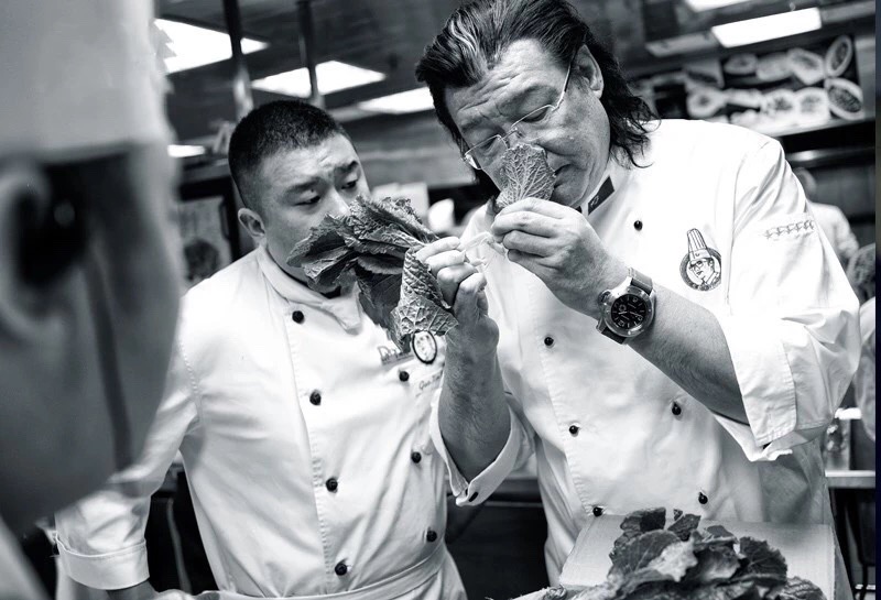 疫情期间餐饮人坚守岗位,疫情中餐饮人在行动