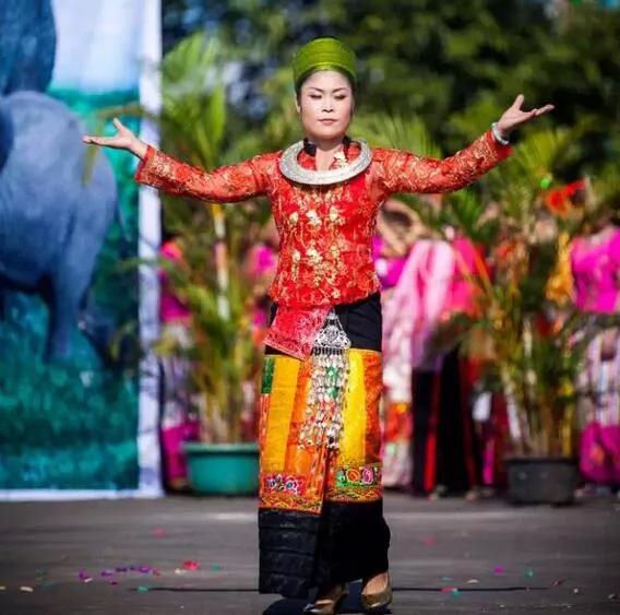 云南少数民族服饰图片,最好看的云南民族服饰