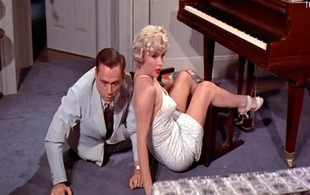 上帝将女演员梦露，放到中年男人面前，是在制造一件人间“杀器”