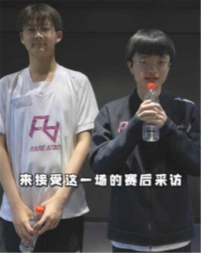 乐言主持摇头,乐言摇头晃脑视频