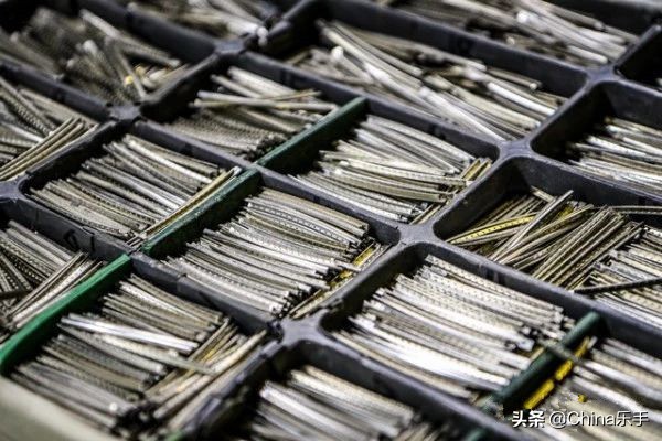 跟随帝声乐器参观世界著名吉他制造商之一Cort印度尼西亚工厂