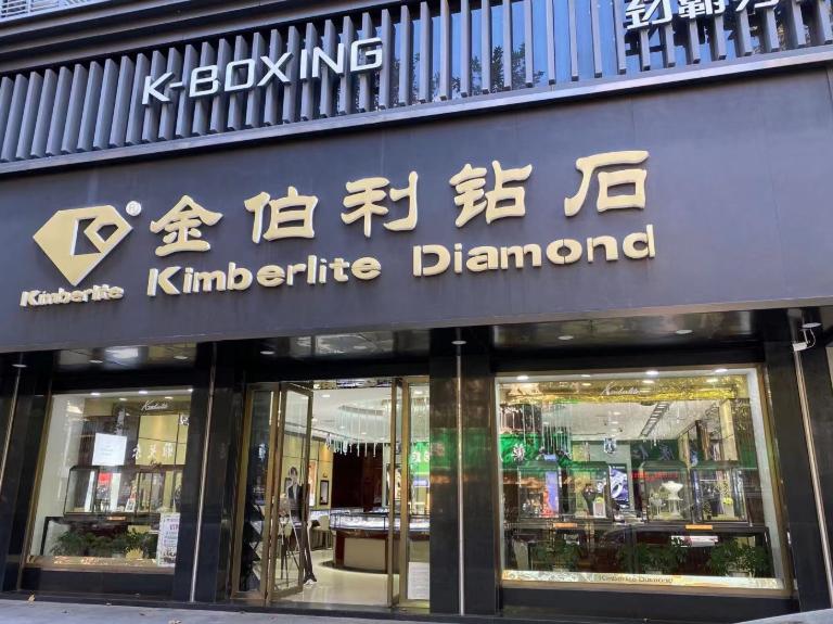 女子花2万7买钻戒值800,女子花17万买钻戒有气泡