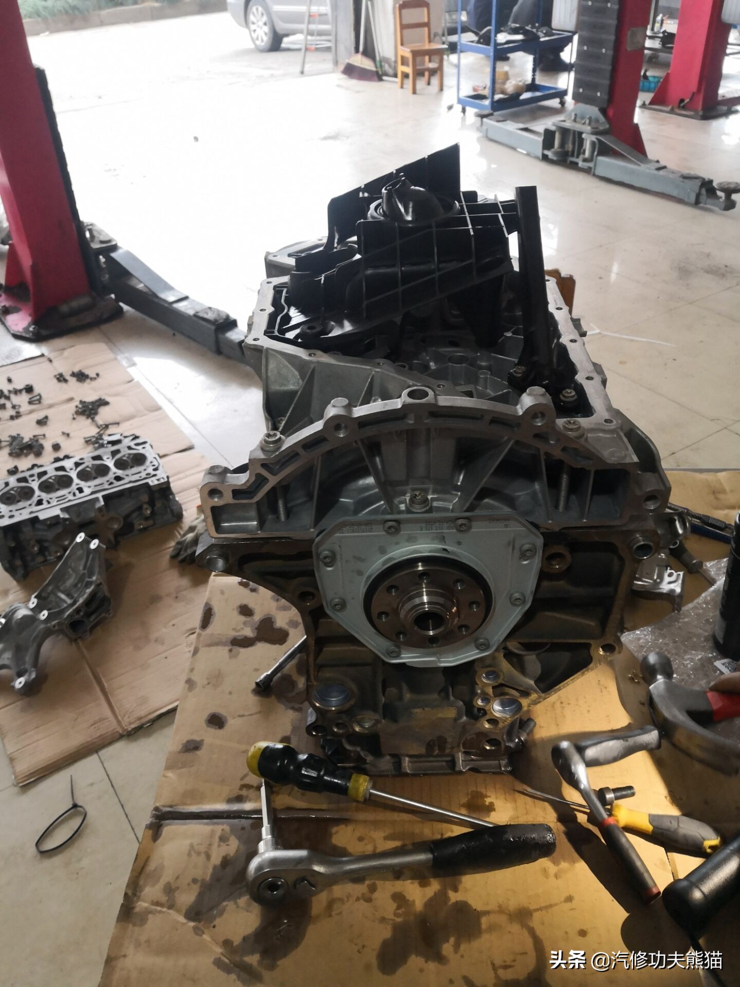 奥迪为何不能解决发动机烧机油,奥迪q5lea888三代发动机烧机油么