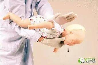 宝宝流黄鼻涕半个月还有点咳嗽,宝宝流了一个星期黄鼻涕