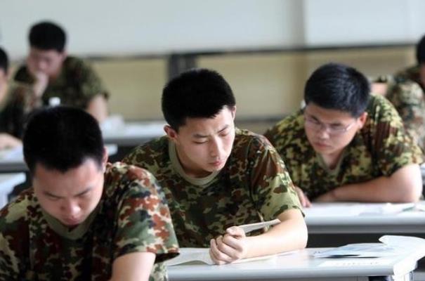 大学生当兵考不上军官,大学生当兵考不上军校怎么办好